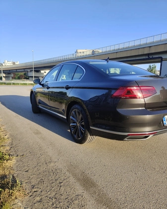 Volkswagen Passat cena 130000 przebieg: 88400, rok produkcji 2021 z Warszawa małe 742